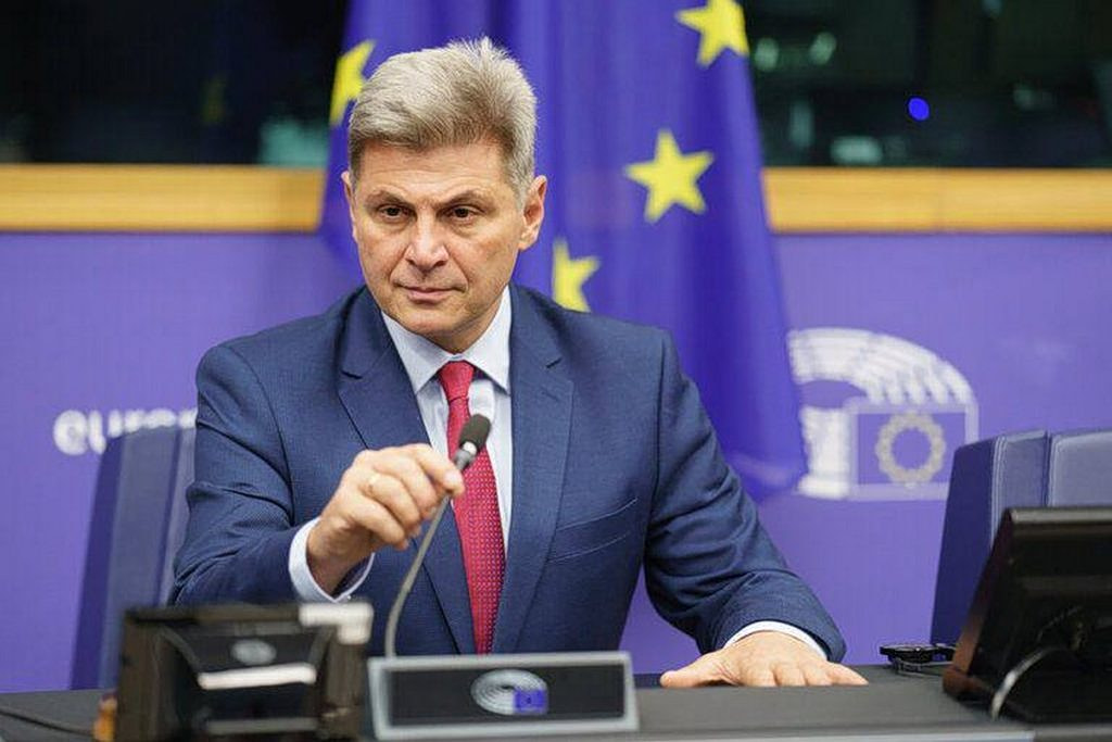 Greek MEP says No Prolonged Spike in Global Oil Prices Expected