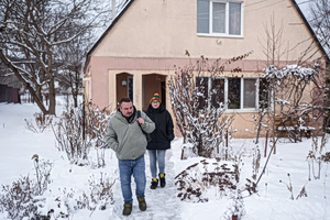 Ukrainians Retreat to Villages After Russian Bombing Turns Off Power in Cities