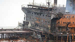 16 Ships Hit Near Hormuz; US Navy “Not Ready” to Escort Tankers