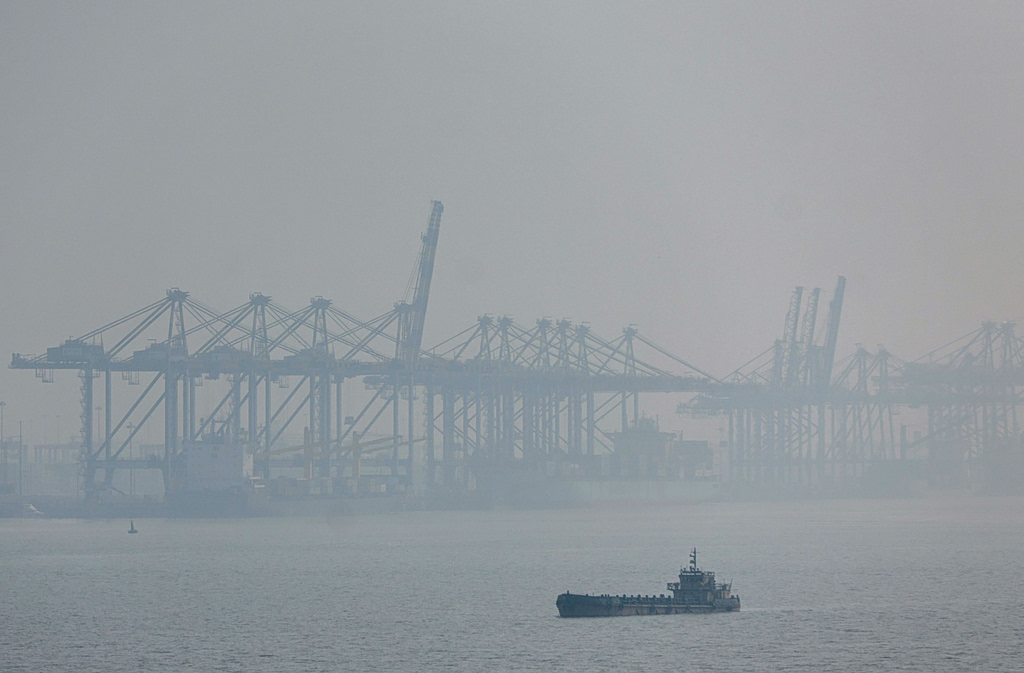 France and Italy Open Talks with Iran Over Hormuz passage, FT reports