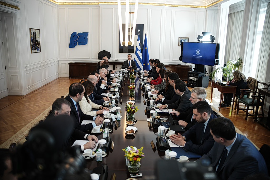 Greek Government Faces Pressure Over Fuel and Food Prices