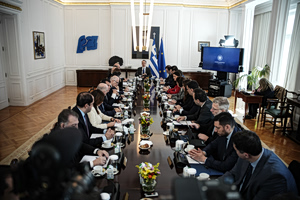 Greek Government Faces Pressure Over Fuel and Food Prices