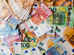 Greece to Raise Minimum Wage Above 880€ from April 1, Deputy Minister Announces