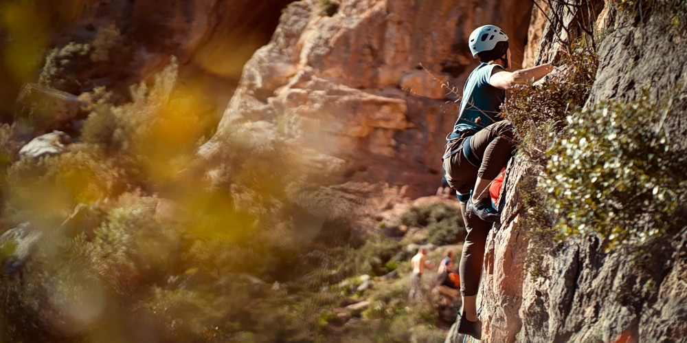 Climber Tragically Dies in Nafplio after Bee Sting