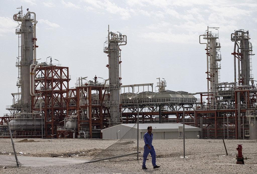 Escalating Attacks on Gulf Energy Assets Plunge Iran War Into New Phase