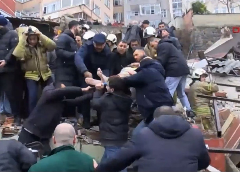 Deadly Blast Levels Buildings in Istanbul Neighborhood