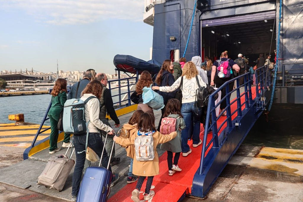 Easter Travel Becomes a Luxury for Greek Families