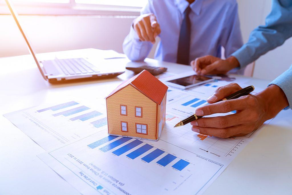 Greeks Among Least Satisfied With Housing Conditions in EU