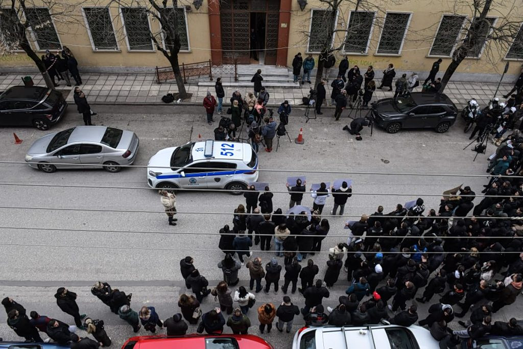 Woman Arrested After Stabbing Roommate