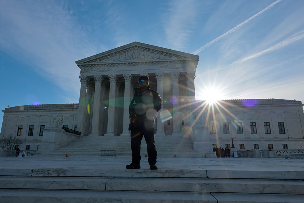 Birthright Citizenship Case Pushes Trump’s Relationship With Supreme Court to Brink