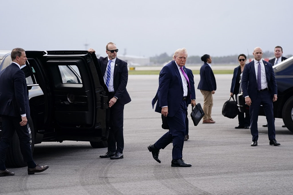 Trump Weighs Military Operation to Extract Iran’s Uranium