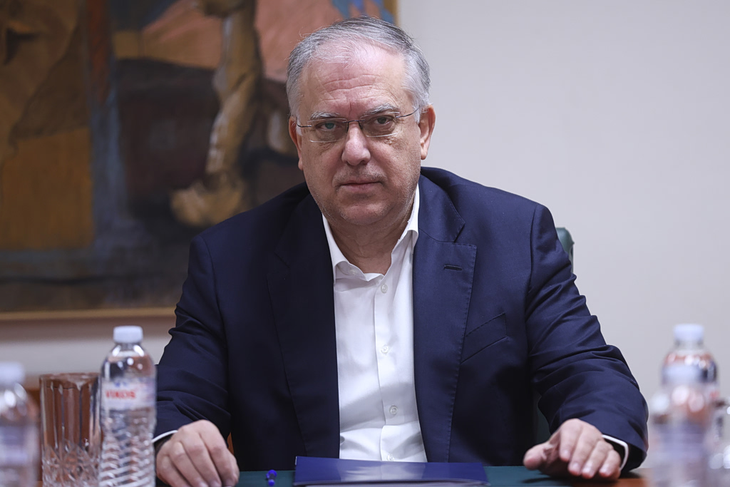 Greece May Extend Food Price Caps, Development Minister Says