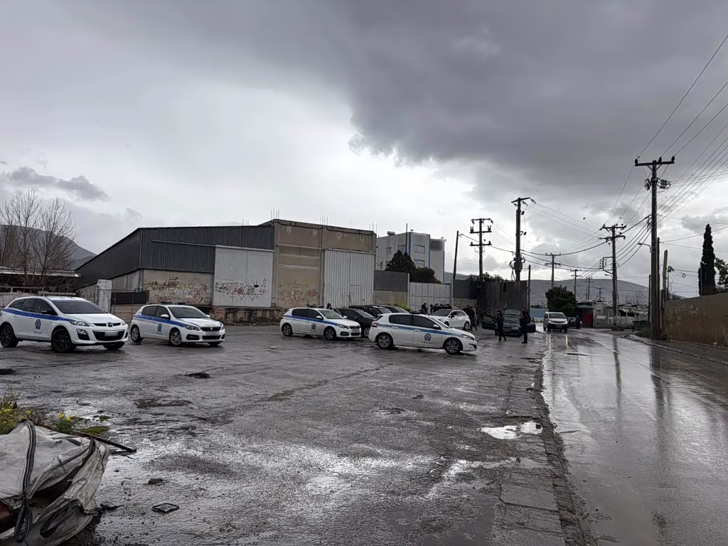 Greek Police Sweep West Attica Settlements, Seize Drugs, Weapons