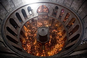 Foreign Ministry Working to Bring Holy Fire to Greece Despite War