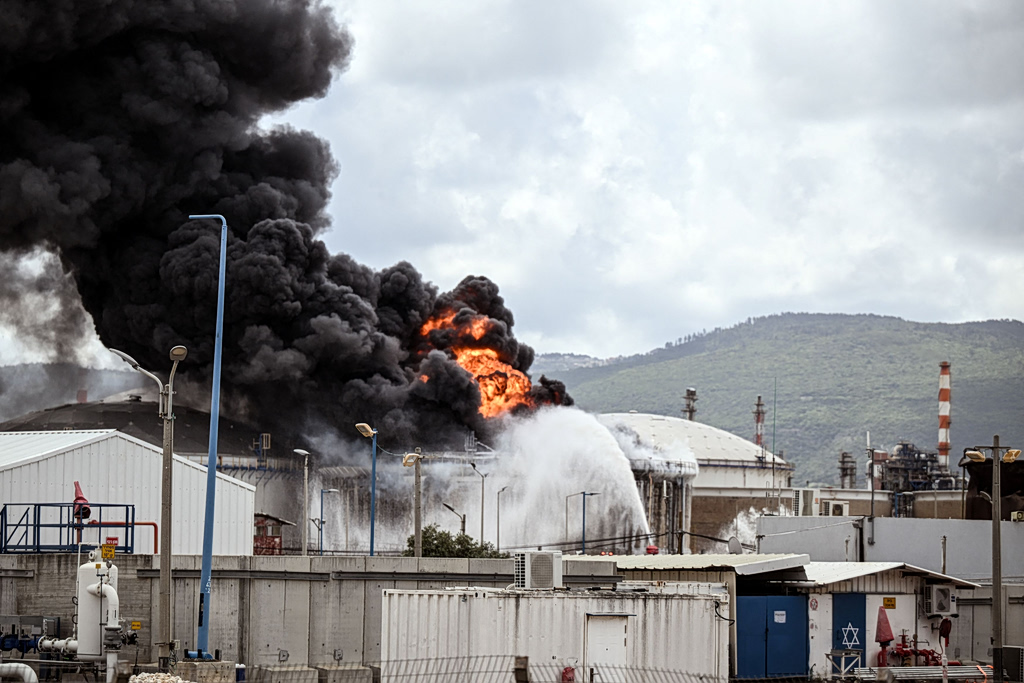 Who Will Pay for the Emissions of Wars?