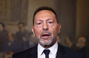 Greece Central Banker Warns Inflation Crisis Harder