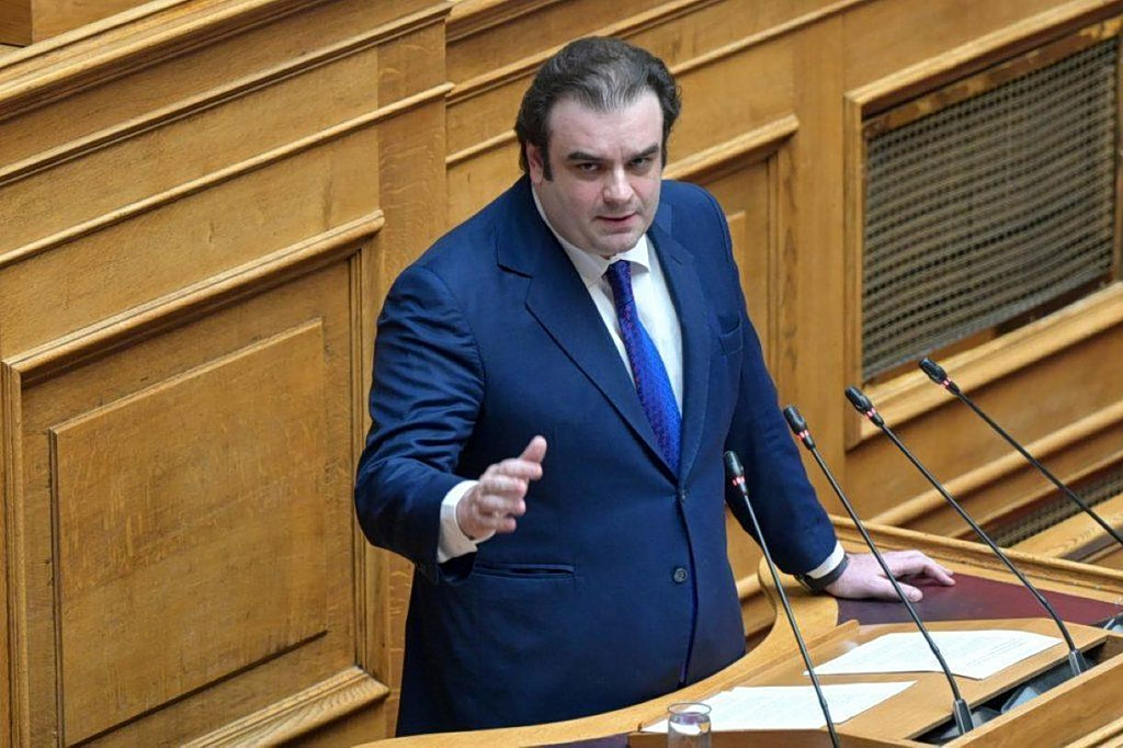 Greek FinMin Announces New Support Package for Citizens