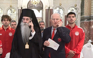 Olympiacos, Church and Municipality Deliver Easter Aid to Families in Piraeus