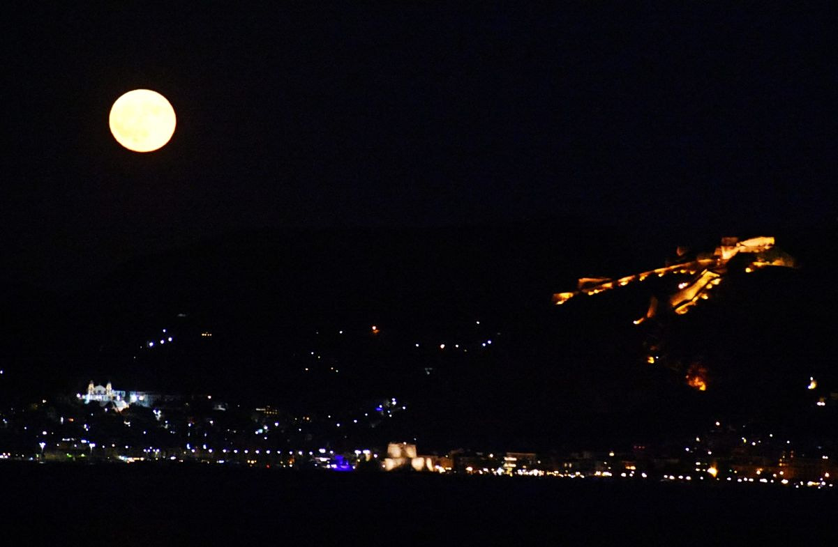 Easter Greece traditions