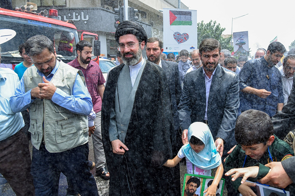 Iran: Mojtaba Khamenei in Critical Condition – Who Is Running Iran?