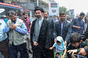 Iran: Mojtaba Khamenei in Critical Condition – Who is Running Iran?