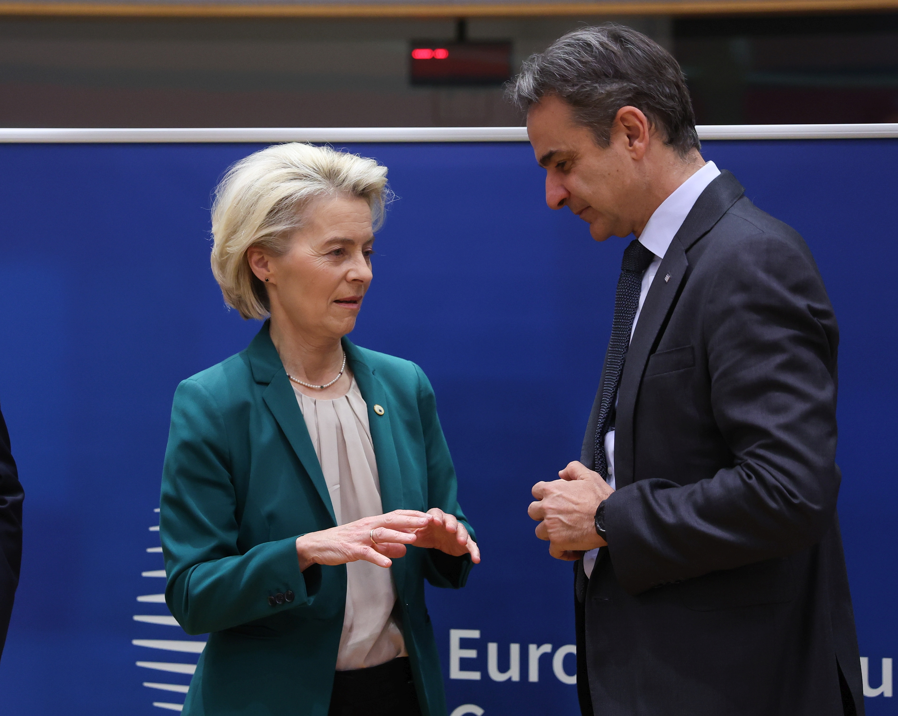 Greece Pushes EU Action on Youth Digital Addiction