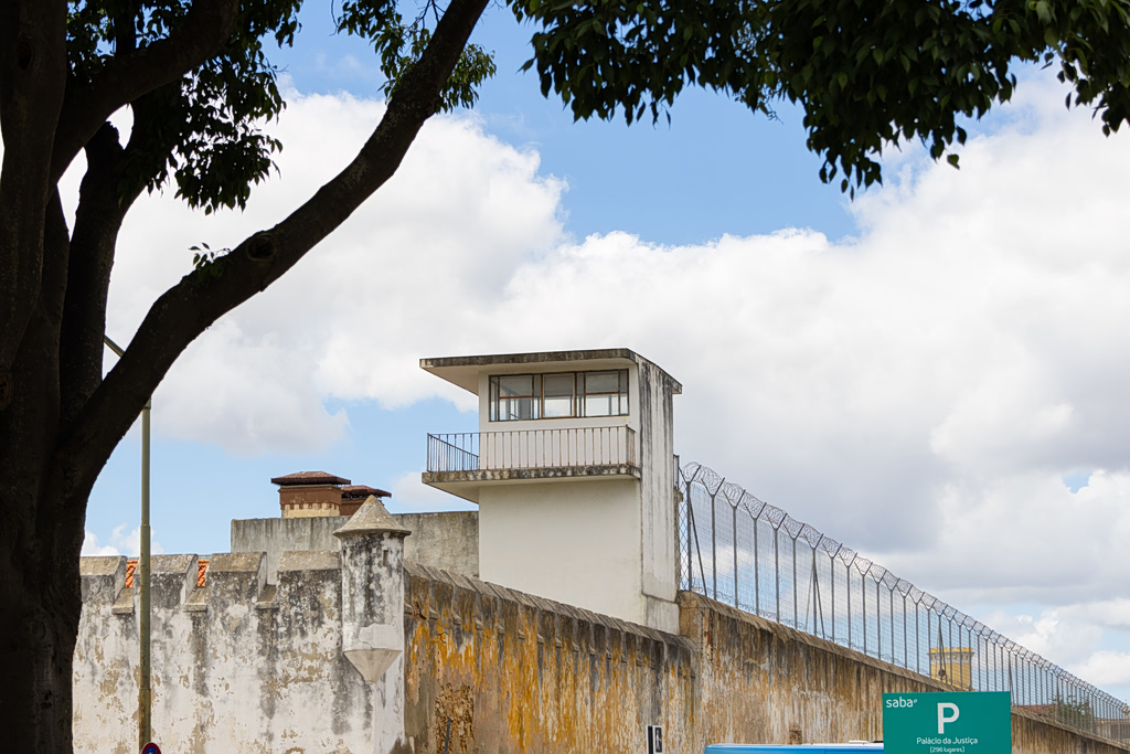 Prisoners in Greece Prepare Easter Treats in Bakery Program