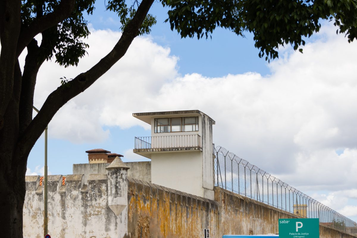 Prisoners in Greece Prepare Easter Treats in Bakery Program