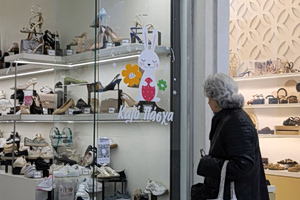 Easter Shopping Peaks as Greek Retailers Extend Holiday Hours