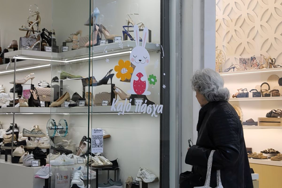 Easter Shopping Peaks as Greek Retailers Extend Holiday Hours