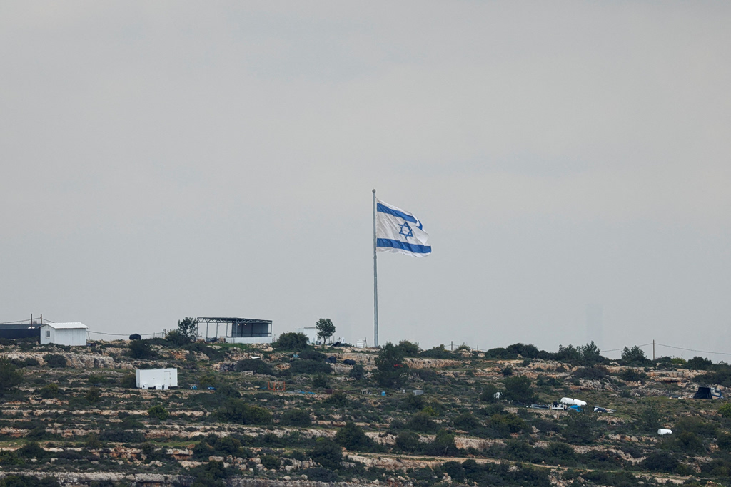 Strong Reactions In Israel Over The Cover Of L’Espresso – What The Italian Photographer Says