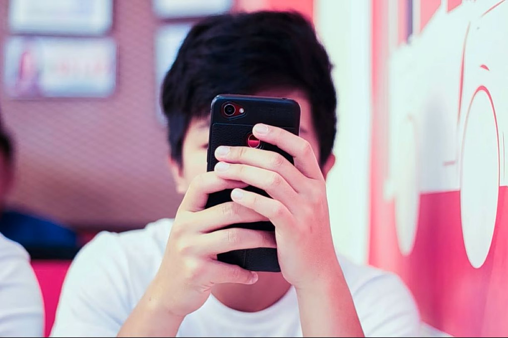 Australia’s Social Media Ban Falters as Teens Find Workarounds