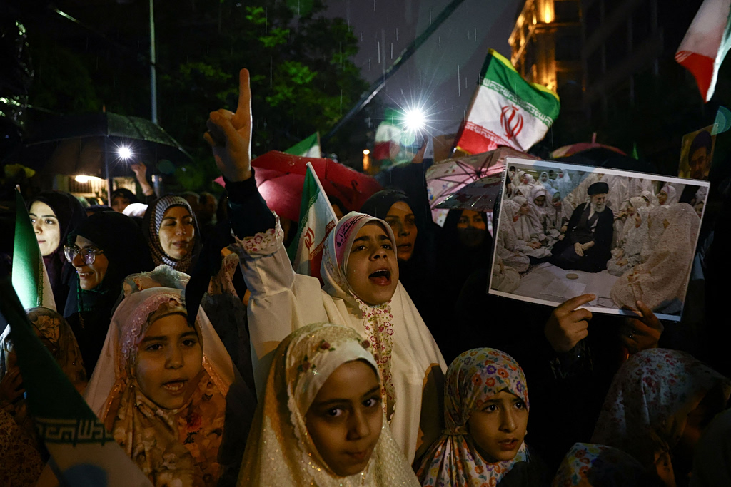 Pakistan Pushes US-Iran talks Amid Hormuz Tensions