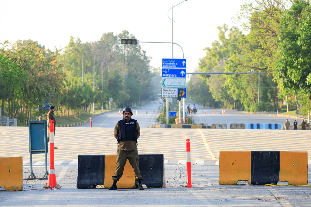 Pakistan Pushes US-Iran talks Amid Hormuz Tensions