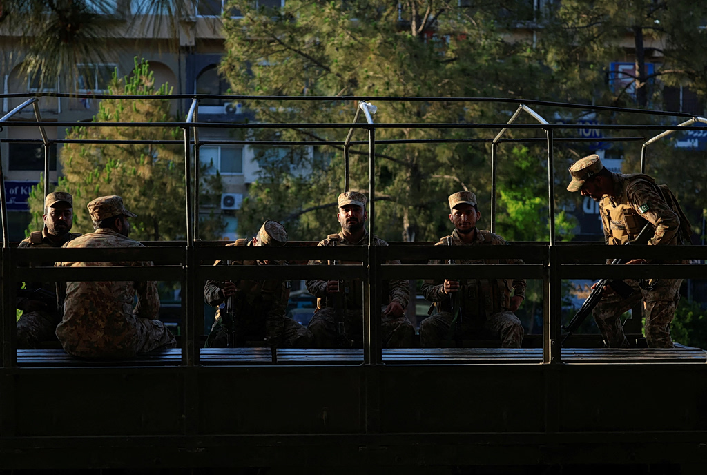 U.S., Iran Delay Talks in High-Stakes Game of Chicken