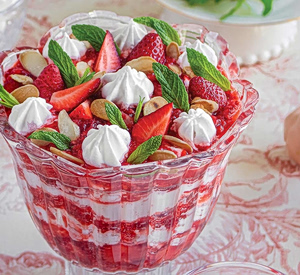 Meringue Dessert with Cream and Strawberries