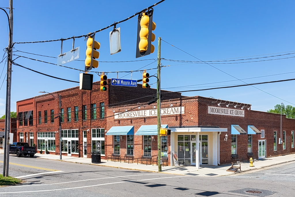 A Mayor With No Pants Has Become the Talk of This North Carolina Town