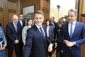 Macron at Maximos: New Defense Agreement Being Signed
