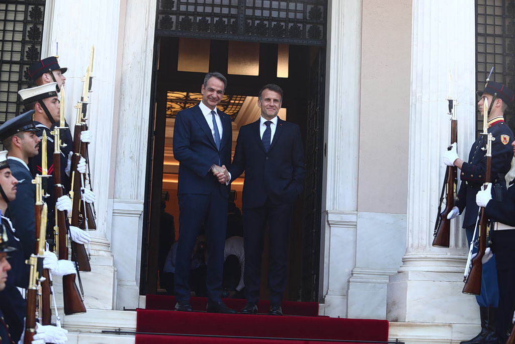 Macron at Maximos: New Defense Agreement Being Signed