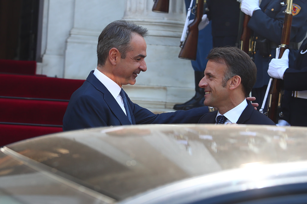 Macron at Maximos: New Defense Agreement Being Signed