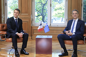 Macron at Maximos: New Defense Agreement Being Signed