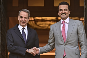 Mitsotakis and Qatar’s Emir Hold Talks, Vow to Expand Defense and Energy Ties
