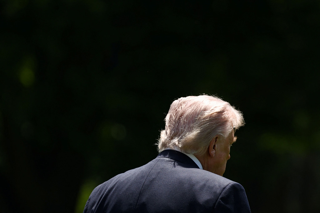 Trump to Raise Tariffs on EU Cars and Trucks