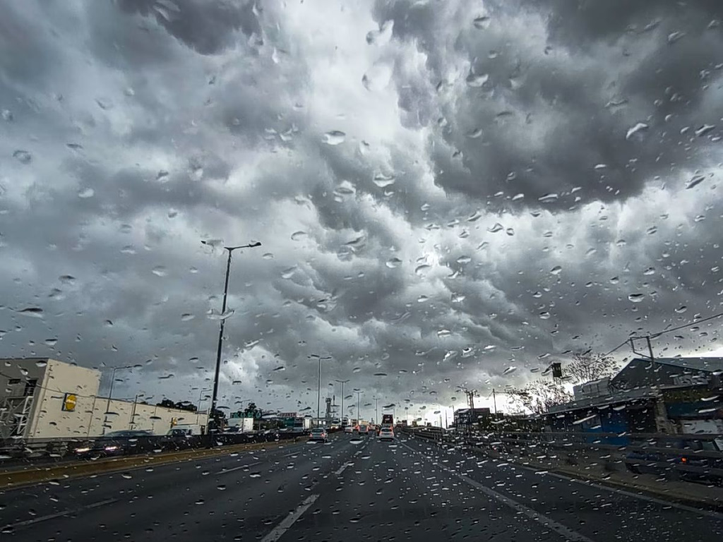 Gales and Showers Sweep Across Greece