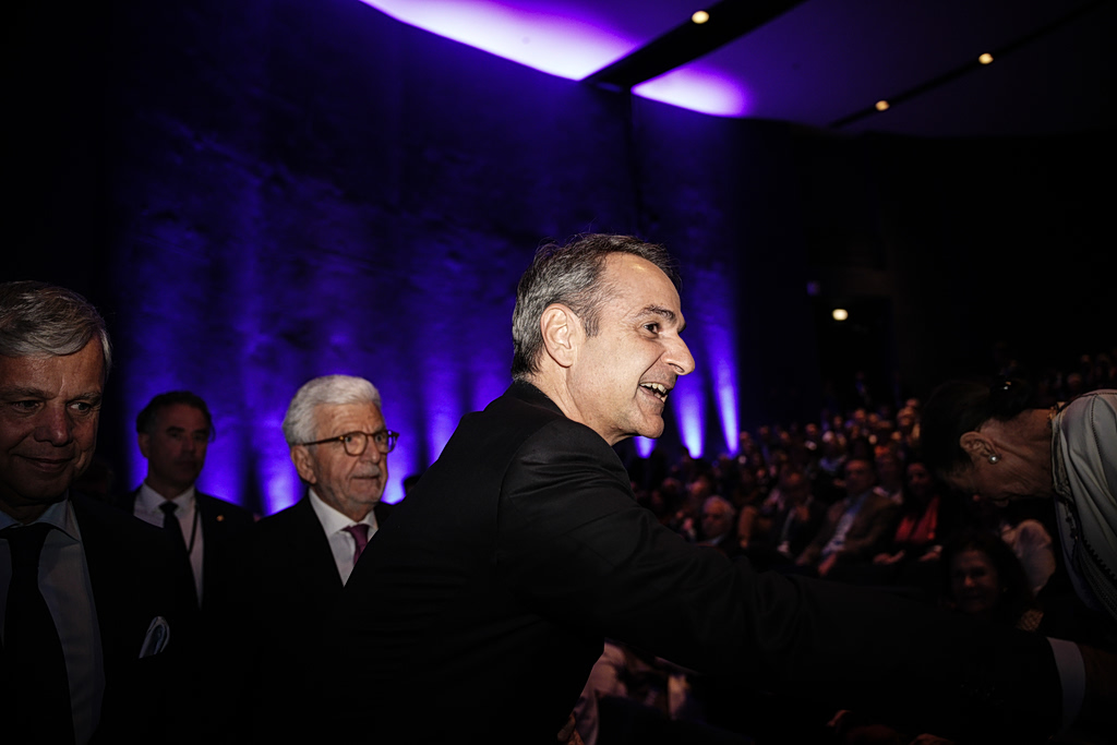 Mitsotakis Heads to UAE and Jordan Amid Escalating Gulf Tensions