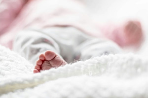 20-Month-Old Girl Dies in Aigina After Choking on Sweet Bread