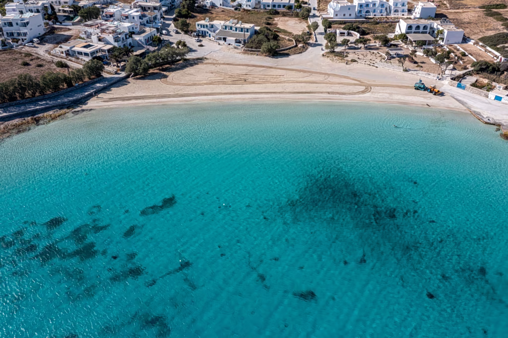 Figaro Highlights Greece’s Small Cyclades Islands