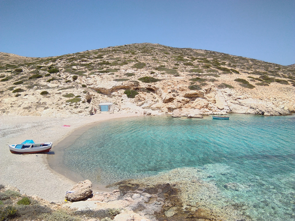 Figaro Highlights Greece’s Small Cyclades Islands