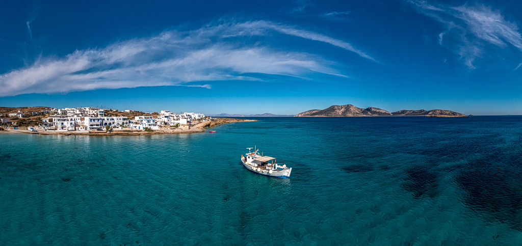 Figaro Highlights Greece’s Small Cyclades Islands
