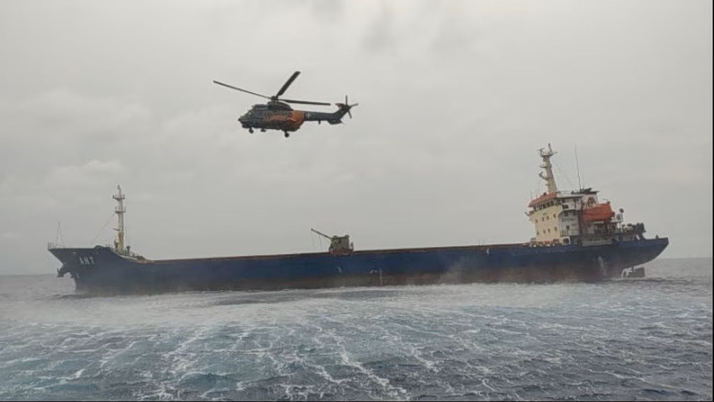 Cargo Vessel Sinks off Andros; All Crew Rescued
